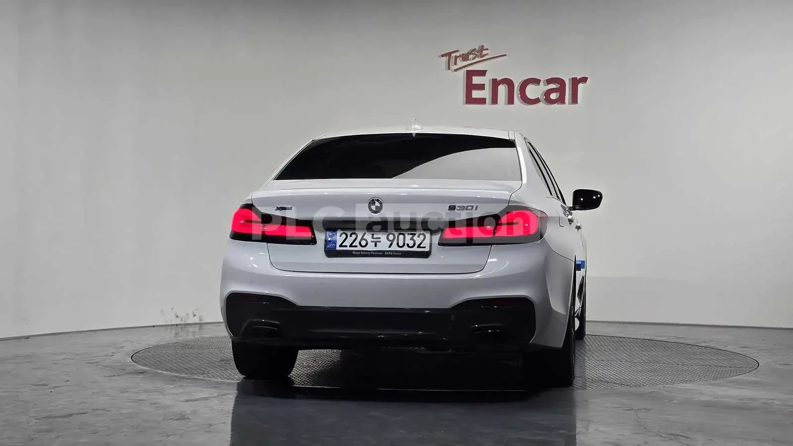 BMW 520 * АВТОКРЕДИТ БЕЗ ПЪРВОНАЧАЛНА * , снимка 4 - Автомобили и джипове - 54555242
