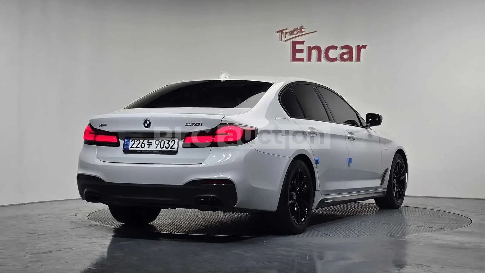 BMW 520 * АВТОКРЕДИТ БЕЗ ПЪРВОНАЧАЛНА * , снимка 2 - Автомобили и джипове - 54555242