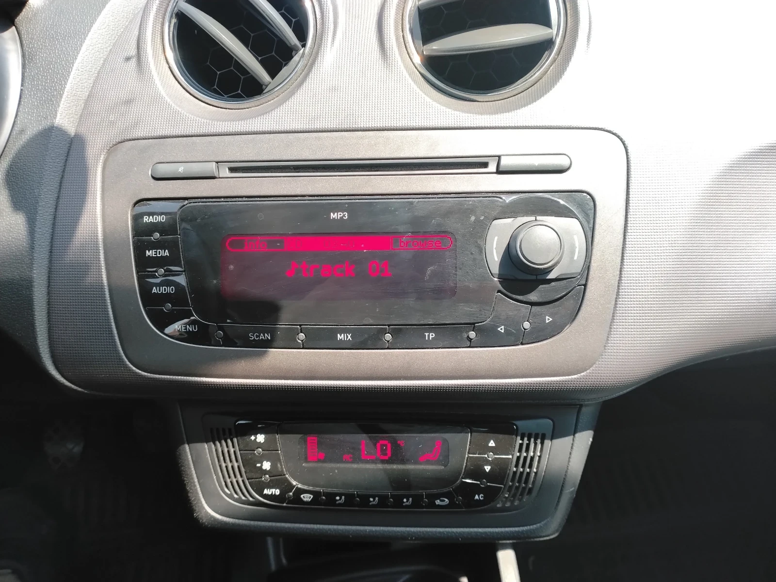Seat Ibiza 1.6tdi 105к.с, снимка 13 - Автомобили и джипове - 55432307