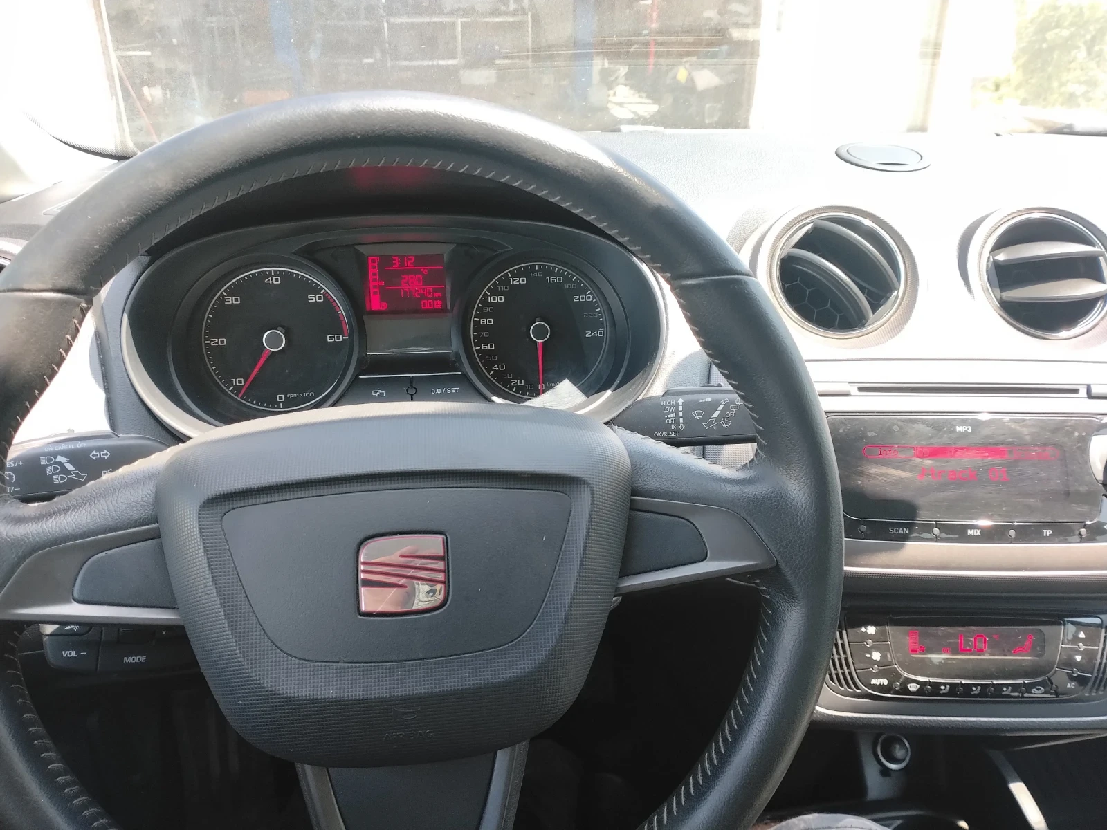 Seat Ibiza 1.6tdi 105к.с, снимка 9 - Автомобили и джипове - 55432307