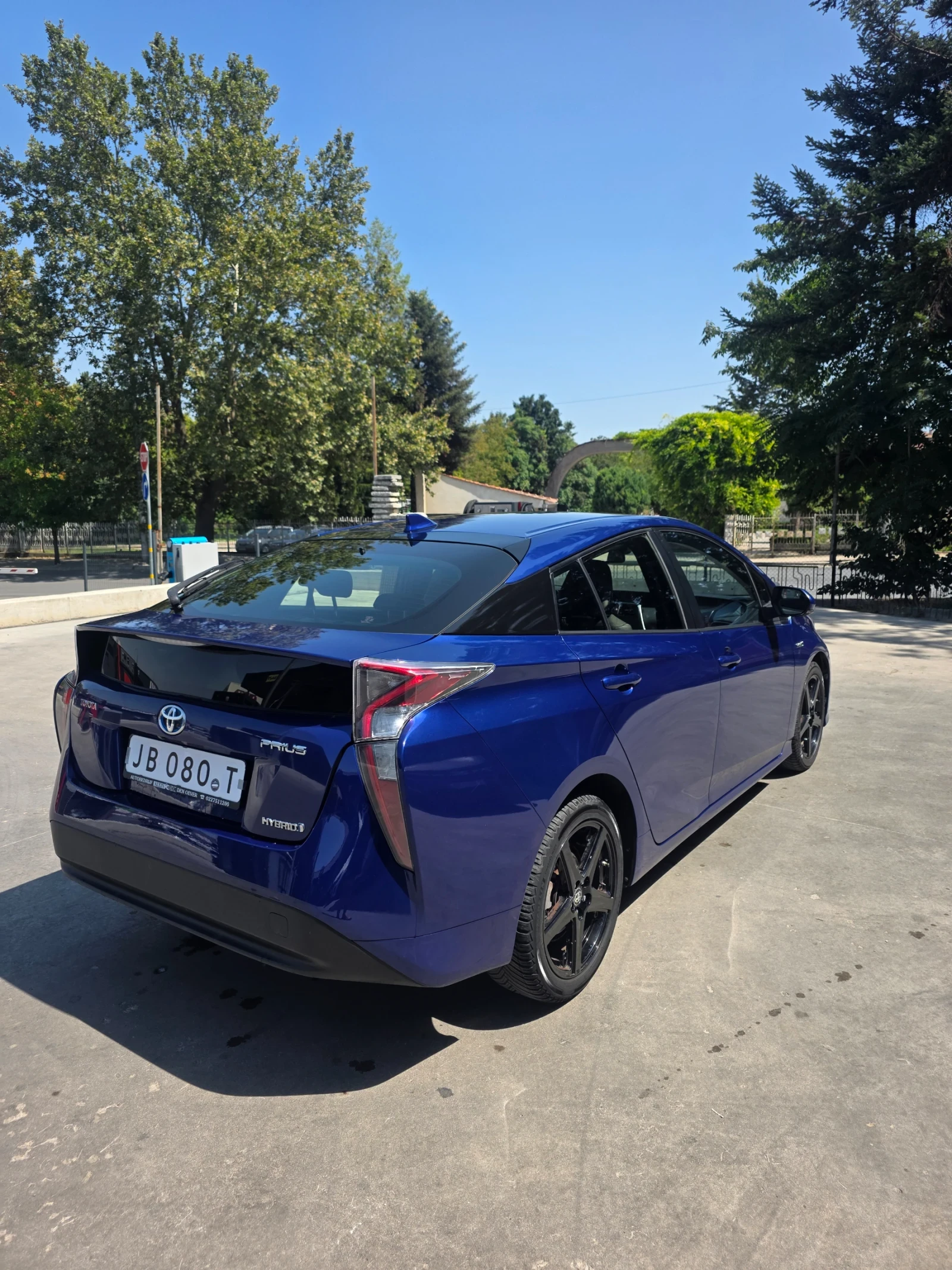 Toyota Prius 1.8 Hybride, снимка 3 - Автомобили и джипове - 55647011