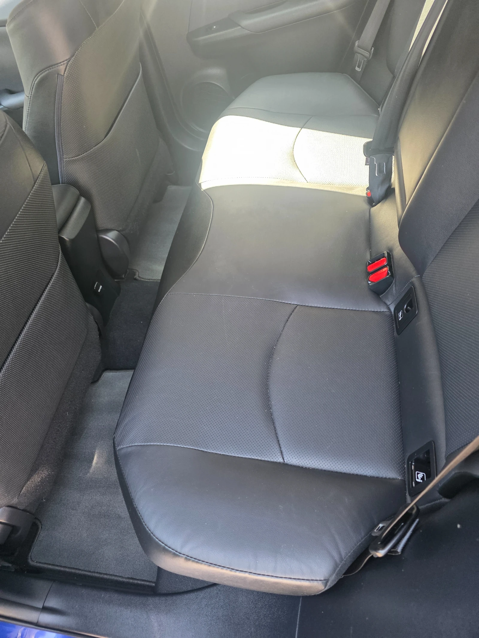 Toyota Prius 1.8 Hybride, снимка 8 - Автомобили и джипове - 55647011