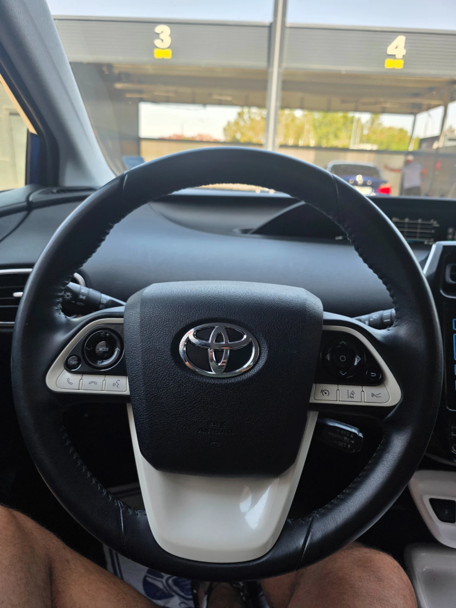 Toyota Prius 1.8 Hybride, снимка 13 - Автомобили и джипове - 55647011