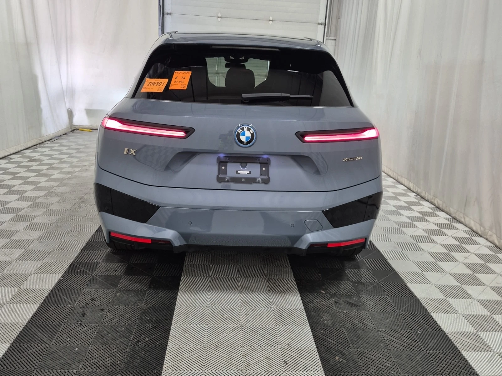 BMW iX  XDRIVE50 / 360 / DIS / HUD / CARFAX / АВТОКРЕДИТ, снимка 17 - Автомобили и джипове - 55914572