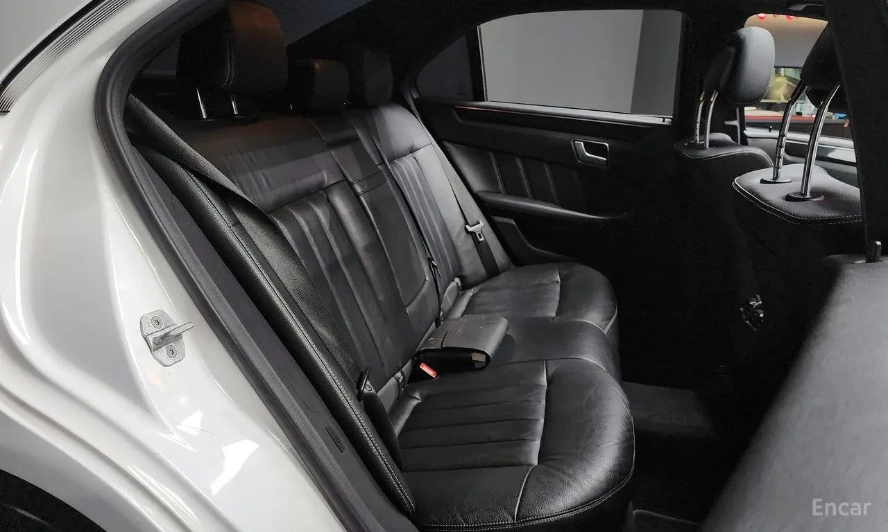 Mercedes-Benz E 250, снимка 16 - Автомобили и джипове - 56713126