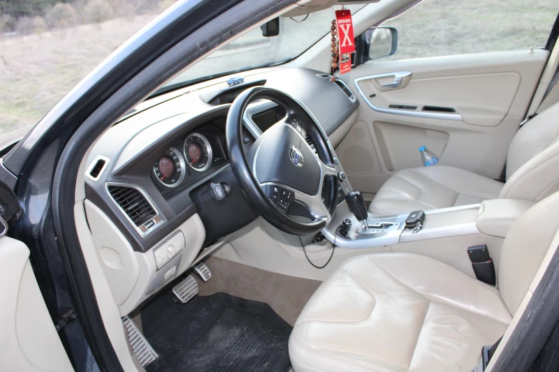 Volvo XC60 2.4, снимка 8 - Автомобили и джипове - 52474458