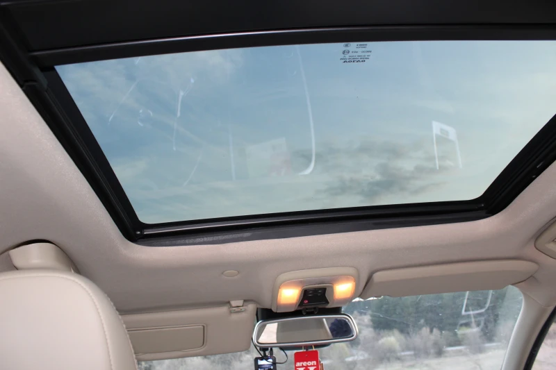 Volvo XC60 2.4, снимка 13 - Автомобили и джипове - 52474458