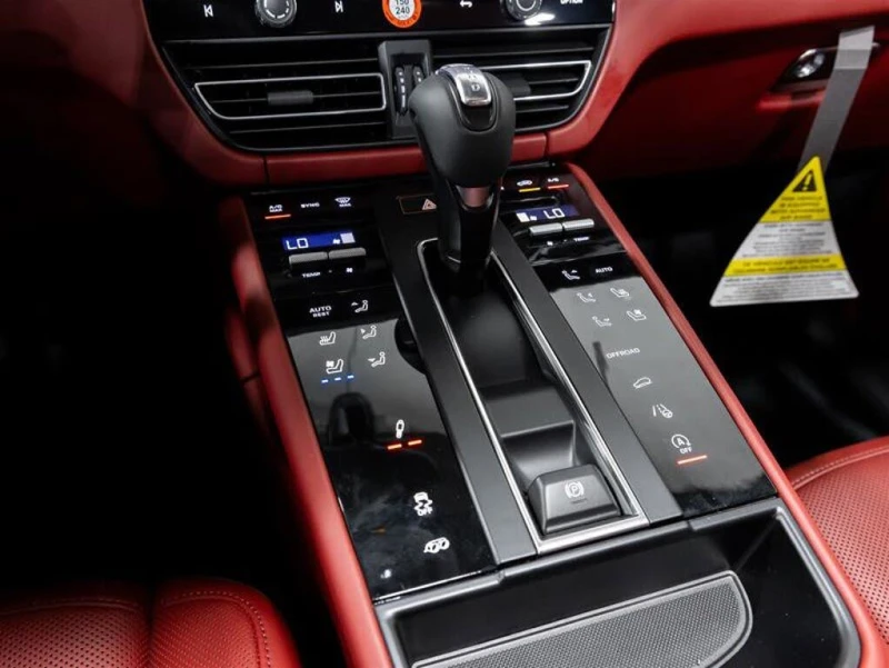 Porsche Macan * АВТО КРЕДИТ* ЦЕНА ДО БГ * СЕРВИЗНА ИСТОРИЯ * , снимка 15 - Автомобили и джипове - 52477646