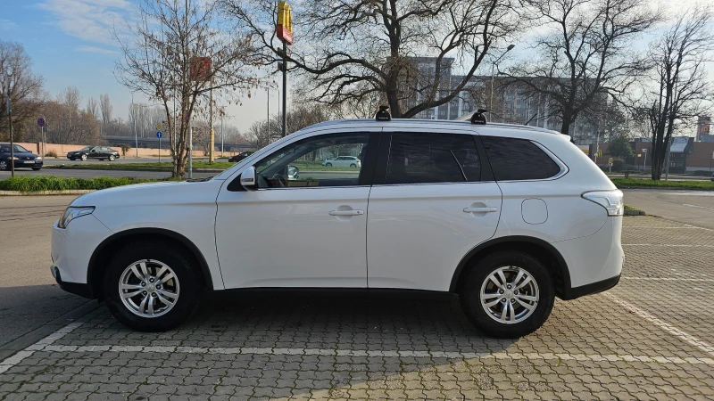 Mitsubishi Outlander RE 4WD 2.0 MIVEC, Intense,  CVT, снимка 4 - Автомобили и джипове - 53491452