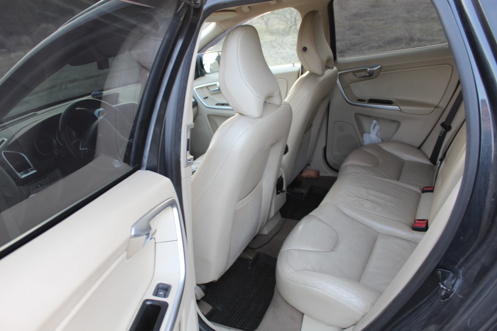 Volvo XC60 2.4 - изображение 9