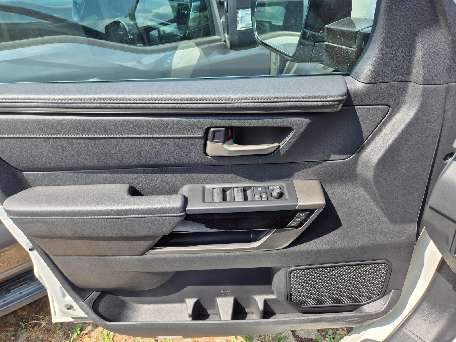 Toyota Tundra LIMITED 4х4 PANO - изображение 10