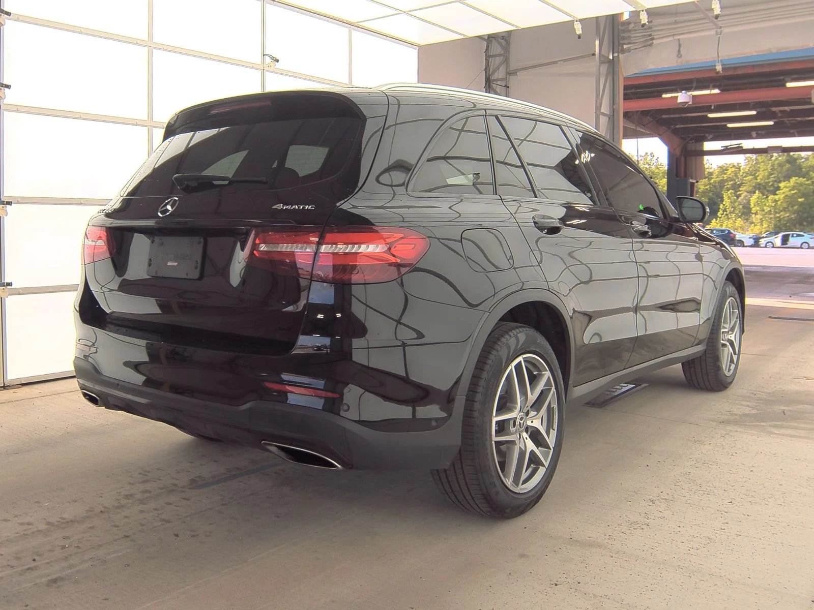 Mercedes-Benz GLC 300 4MATIC AMG* Подгрев* BURMESTER* М.Точка* 360* Пано - изображение 4