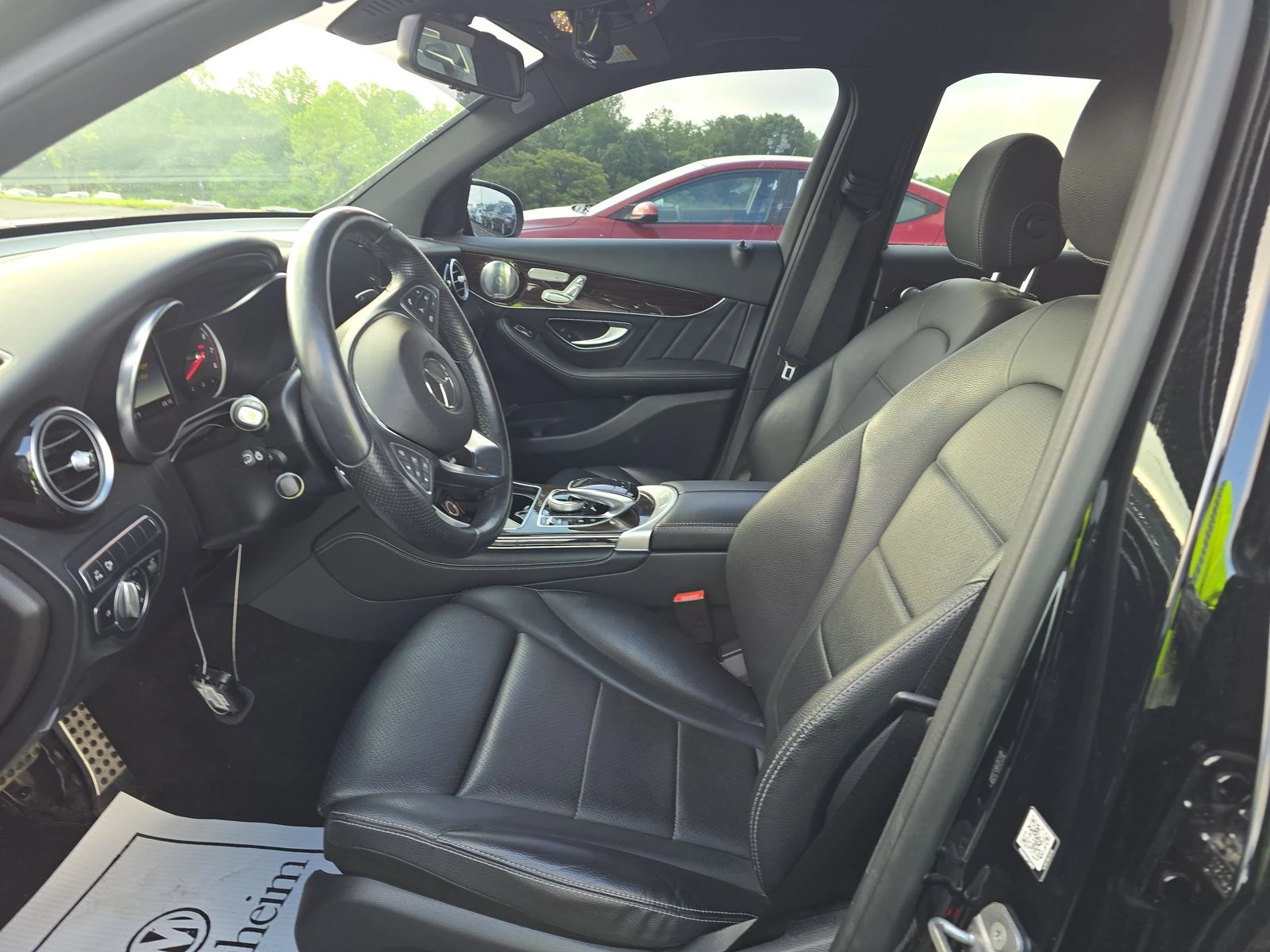 Mercedes-Benz GLC 300 4MATIC AMG* Подгрев* BURMESTER* М.Точка* 360* Пано - изображение 8