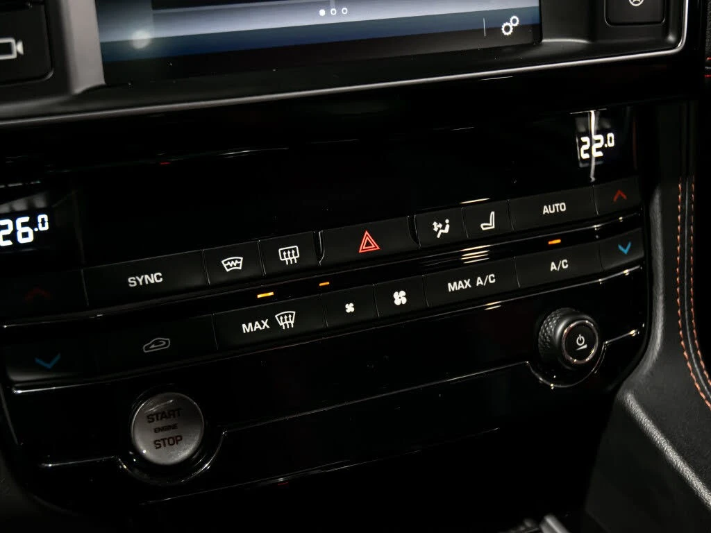 Jaguar F-PACE * S-First Edition* АвтоКредит* (ЦЕНА ДО БГ), снимка 11 - Автомобили и джипове - 54102427