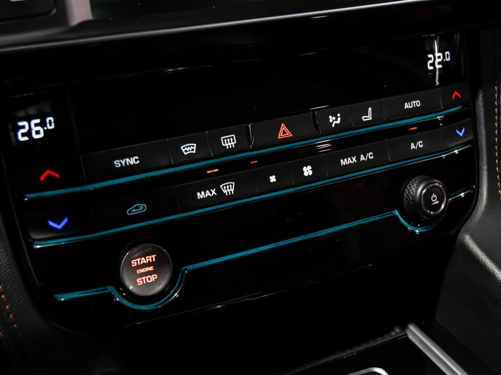 Jaguar F-PACE * S-First Edition* АвтоКредит* (ЦЕНА ДО БГ), снимка 13 - Автомобили и джипове - 54102427