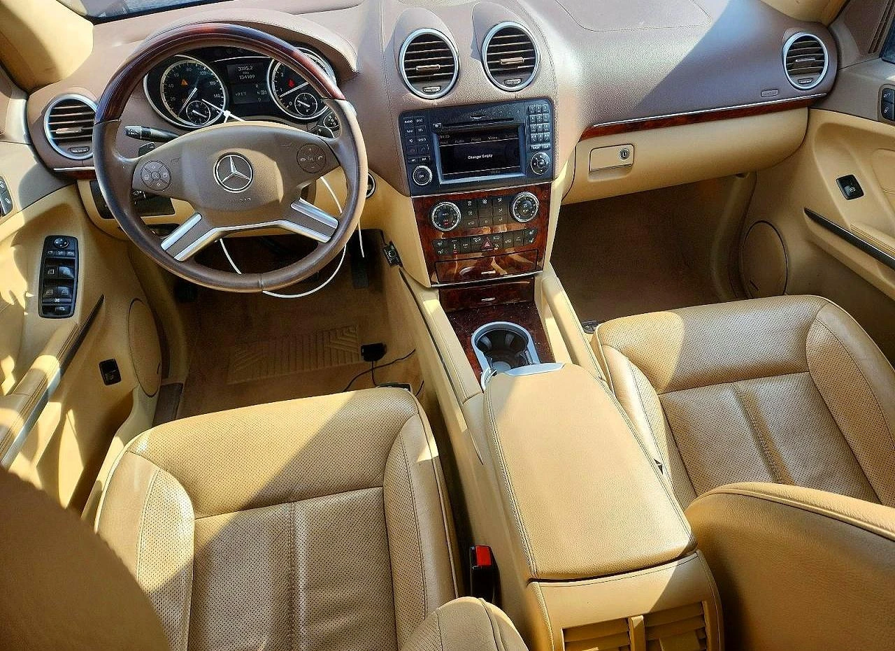 Mercedes-Benz GL 550 5.5V8* 4MATIC* FULL* РЕАЛНИ КМ!, снимка 7 - Автомобили и джипове - 54478605
