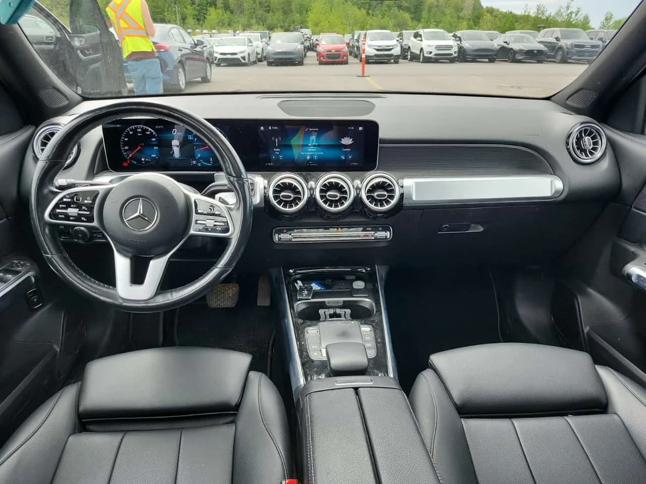 Mercedes-Benz GLB 250 ПОДГРЕВ/ПАНОРАМА/CARFAX/ФИНАНСИРАНЕ, снимка 6 - Автомобили и джипове - 54756408