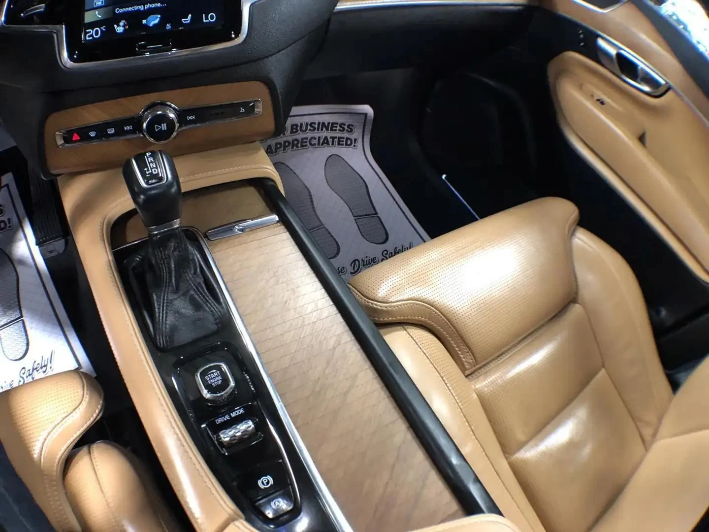 Volvo Xc90 T6 INSCRIPTION/360 VIEW/LANE ASSIST/KEYLESS/B&O, снимка 15 - Автомобили и джипове - 55235187