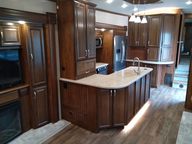 Каравана Други Forest River Cardinal 3450, снимка 9 - Каравани и кемпери - 52539624