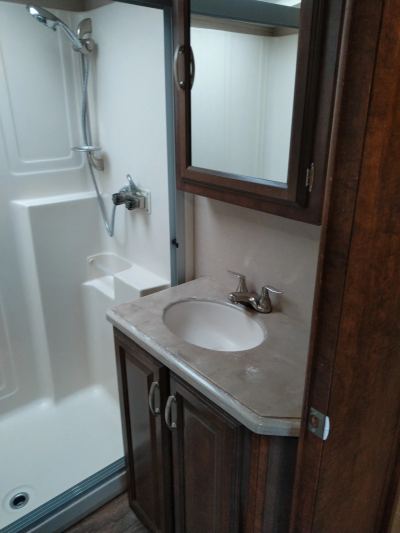 Каравана Други Forest River Cardinal 3450, снимка 14 - Каравани и кемпери - 52539624