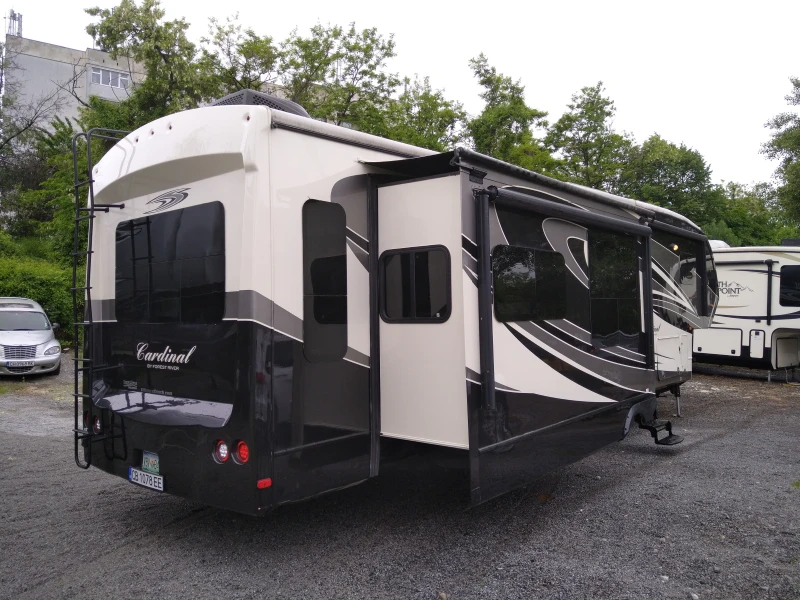 Каравана Други Forest River Cardinal 3450, снимка 2 - Каравани и кемпери - 52539624