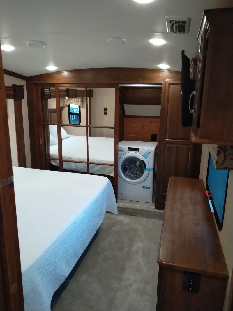 Каравана Други Forest River Cardinal 3450, снимка 11 - Каравани и кемпери - 52539624