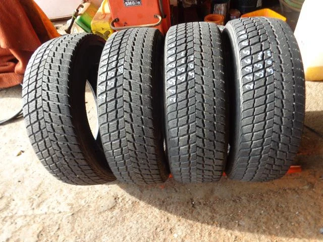 Гуми Зимни 215/65R16, снимка 6 - Гуми и джанти - 19857068