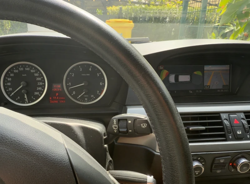 BMW 523 2.5 бензин 170 к.с. (6 цилиндъра), снимка 2 - Автомобили и джипове - 52273953