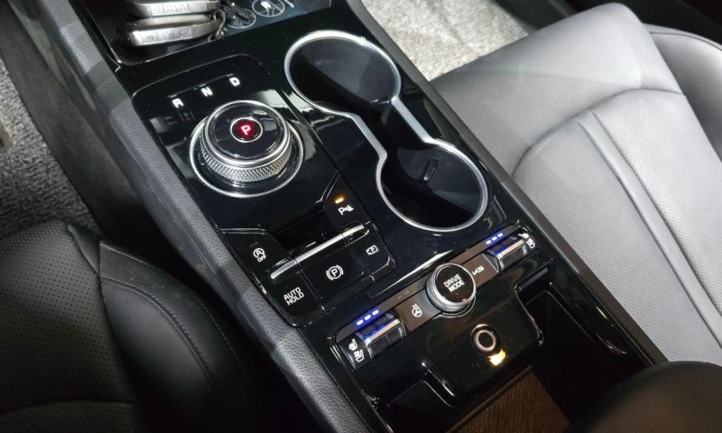 Kia K5 2.0 Noblesse * НАЙ-ДОБРА ЦЕНА В БЪЛГАРИЯ* , снимка 9 - Автомобили и джипове - 52359386