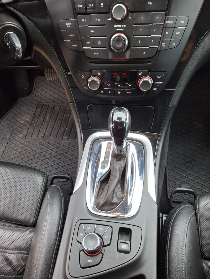 Opel Insignia, снимка 10 - Автомобили и джипове - 52368552