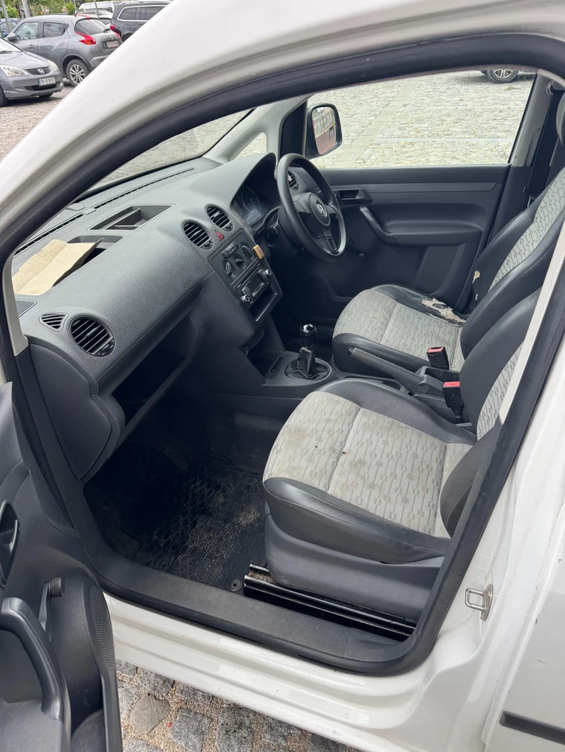 VW Caddy 1.6TDI, снимка 5 - Автомобили и джипове - 53195574