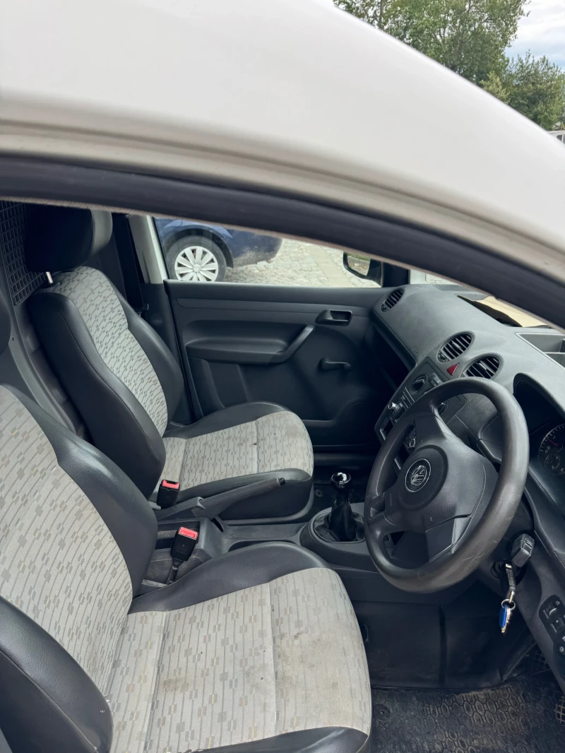 VW Caddy 1.6TDI, снимка 4 - Автомобили и джипове - 53195574