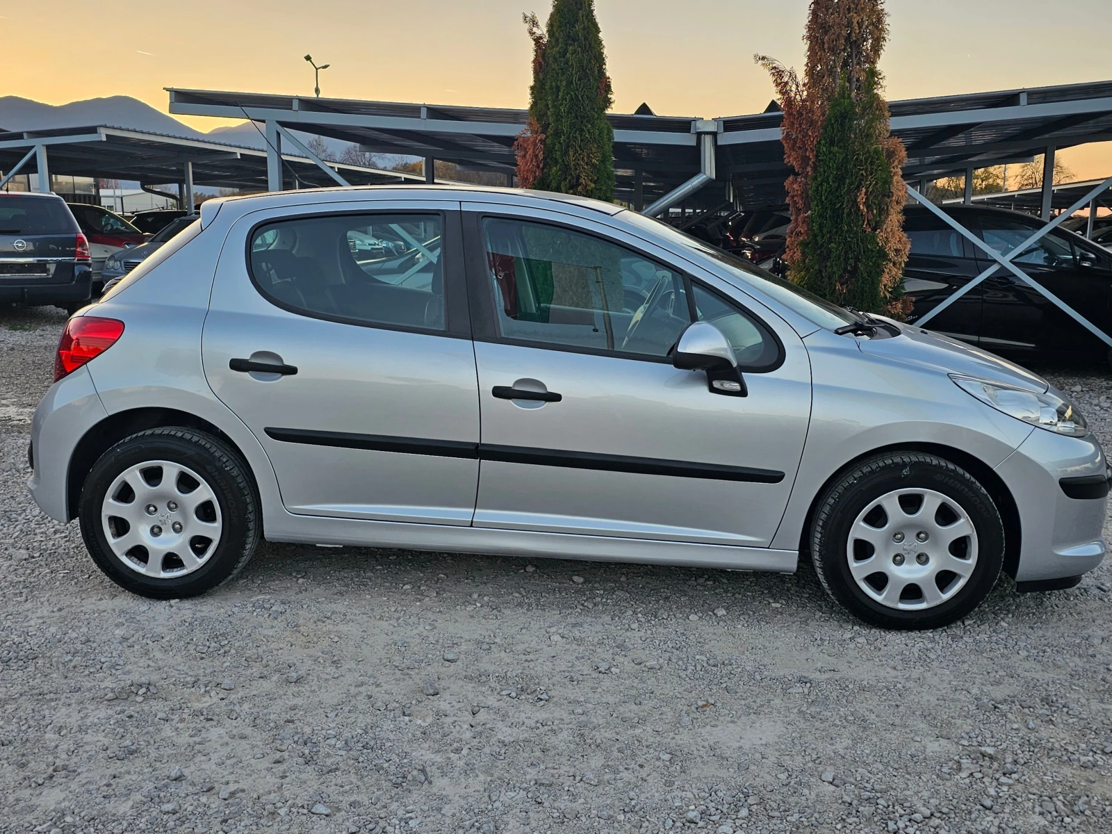 Peugeot 207 1.4i КЛИМАТИК  - изображение 6