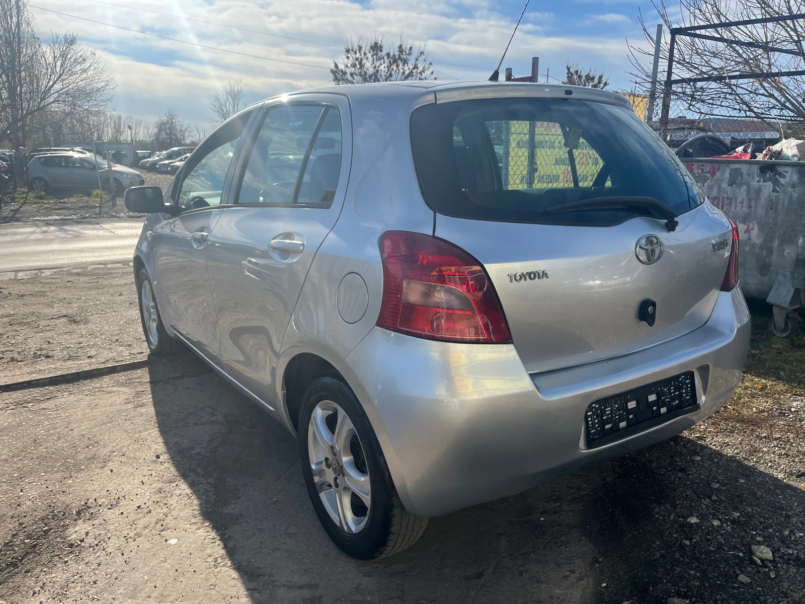 Toyota Yaris 1.0 БЕНЗИН - изображение 5