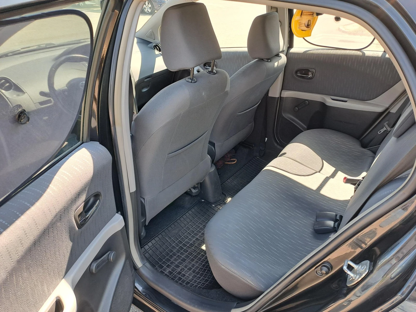 Toyota Yaris  - изображение 7