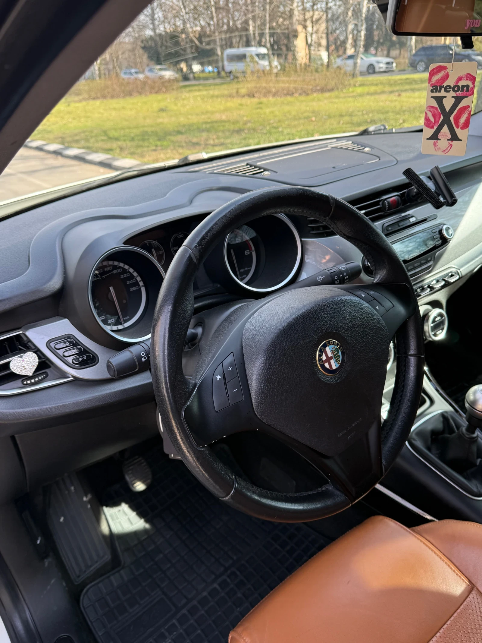 Alfa Romeo Giulietta, снимка 11 - Автомобили и джипове - 53766132