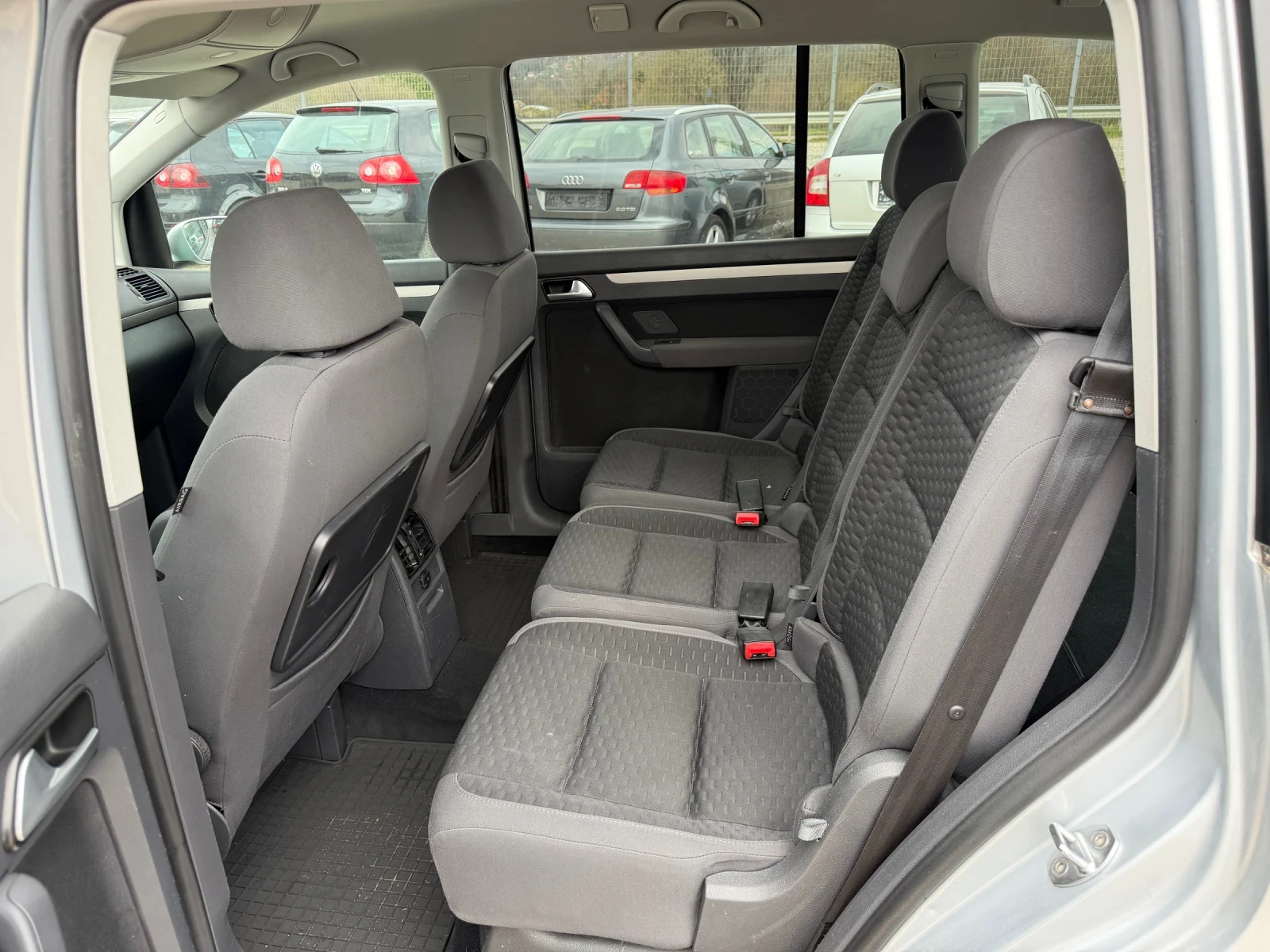 VW Touran 1.9TDI-105PS, снимка 11 - Автомобили и джипове - 53990654