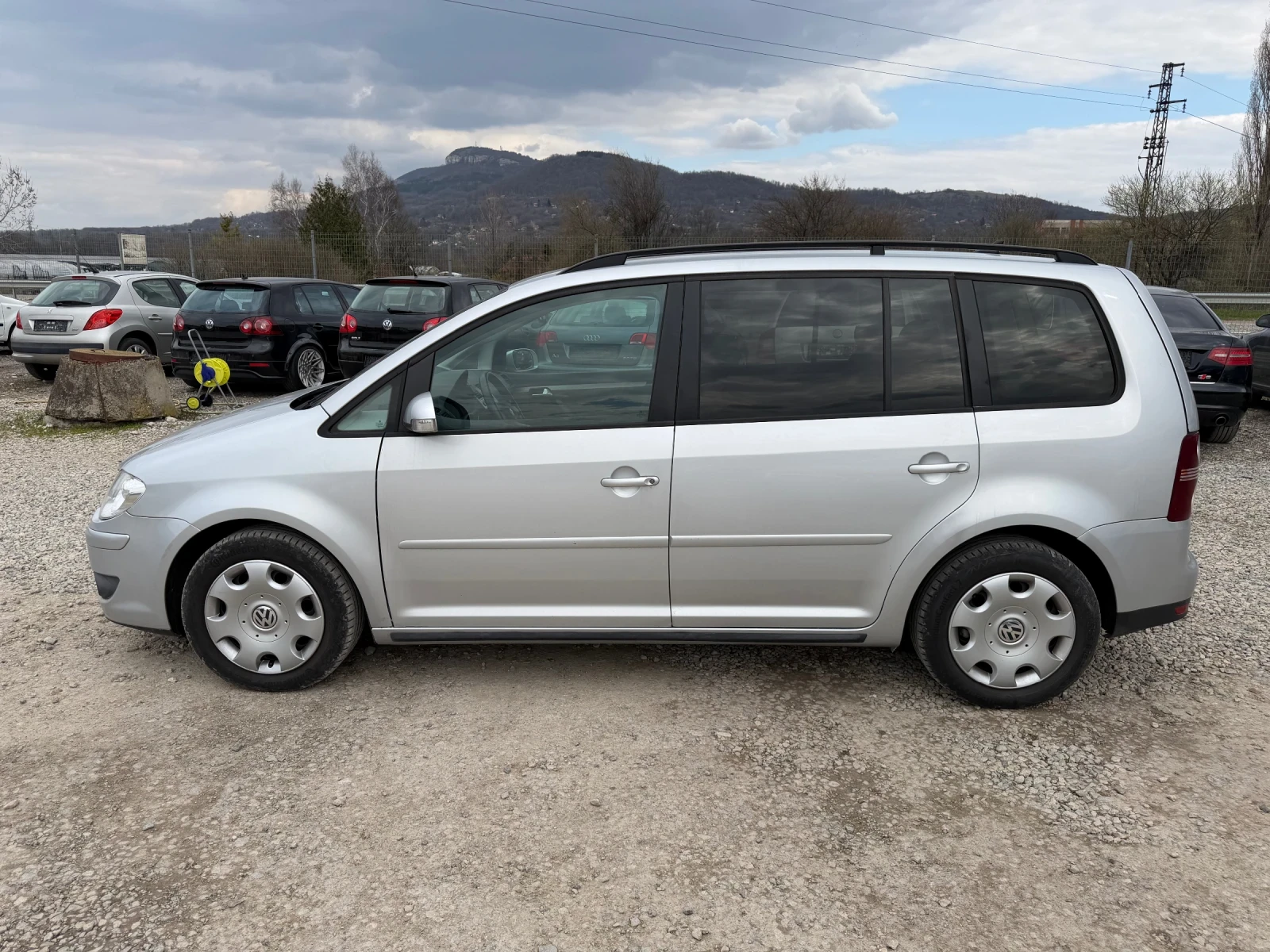 VW Touran 1.9TDI-105PS, снимка 8 - Автомобили и джипове - 53990654