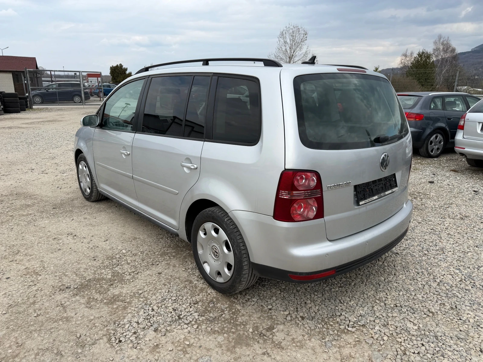 VW Touran 1.9TDI-105PS, снимка 7 - Автомобили и джипове - 53990654