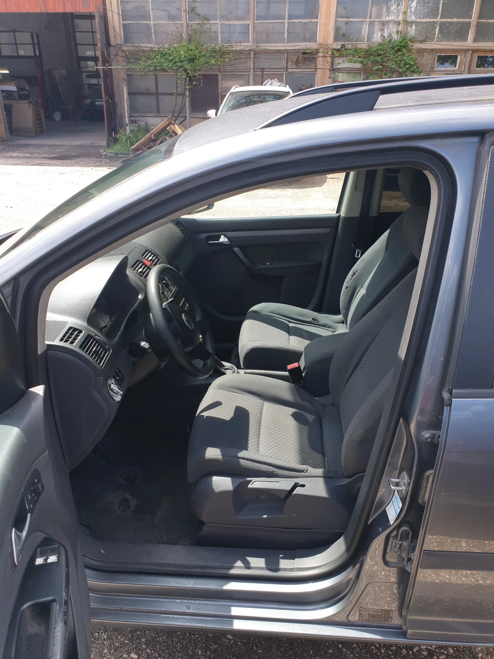 VW Touran 1.9 tdi, снимка 7 - Автомобили и джипове - 54783773