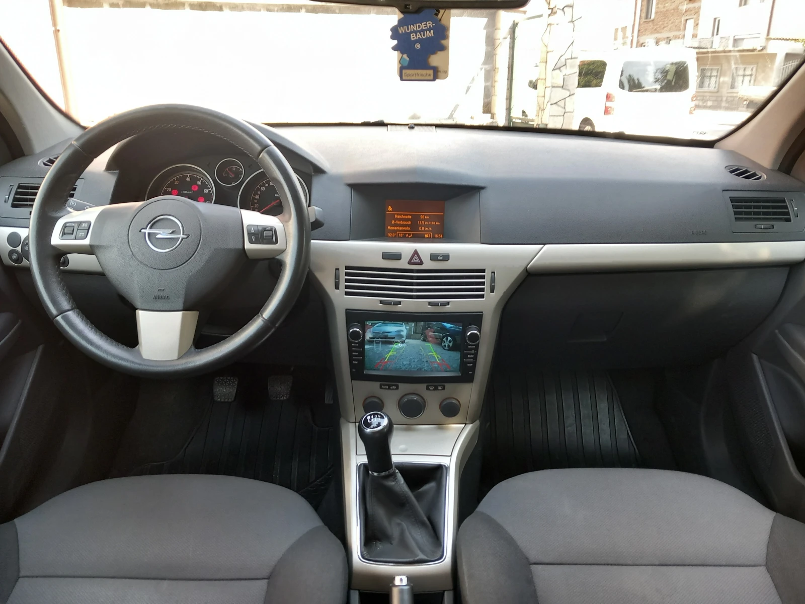 Opel Astra 1.4 NAVI Камера, снимка 9 - Автомобили и джипове - 54892267