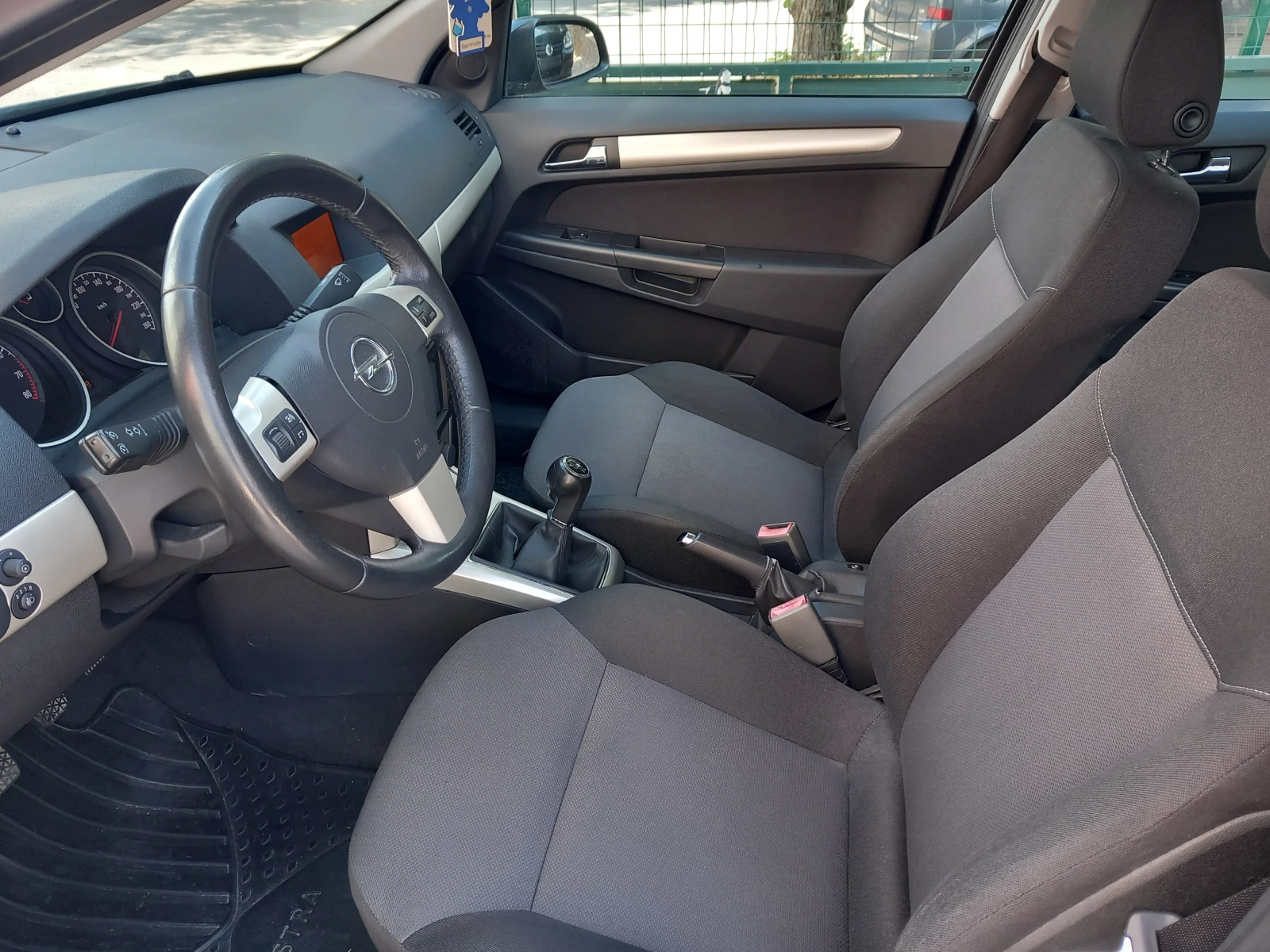 Opel Astra 1.4 NAVI Камера, снимка 10 - Автомобили и джипове - 54892267