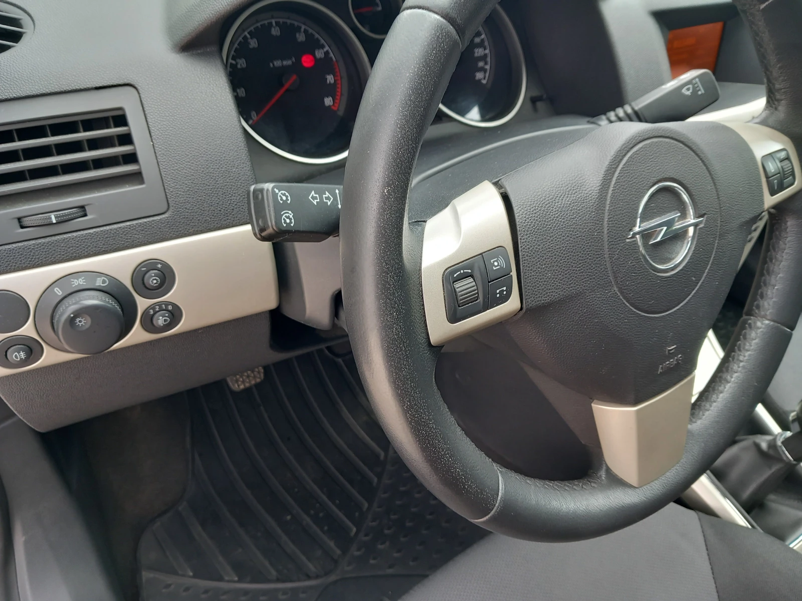 Opel Astra 1.4 Facelift AC, снимка 16 - Автомобили и джипове - 54892267