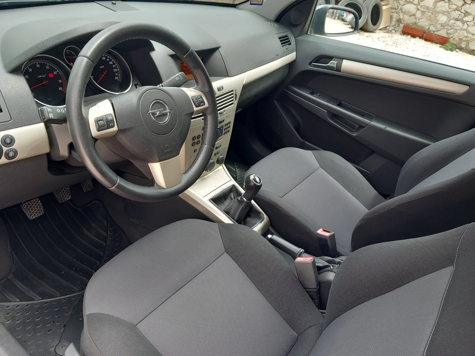 Opel Astra 1.4 Facelift AC, снимка 10 - Автомобили и джипове - 54892267