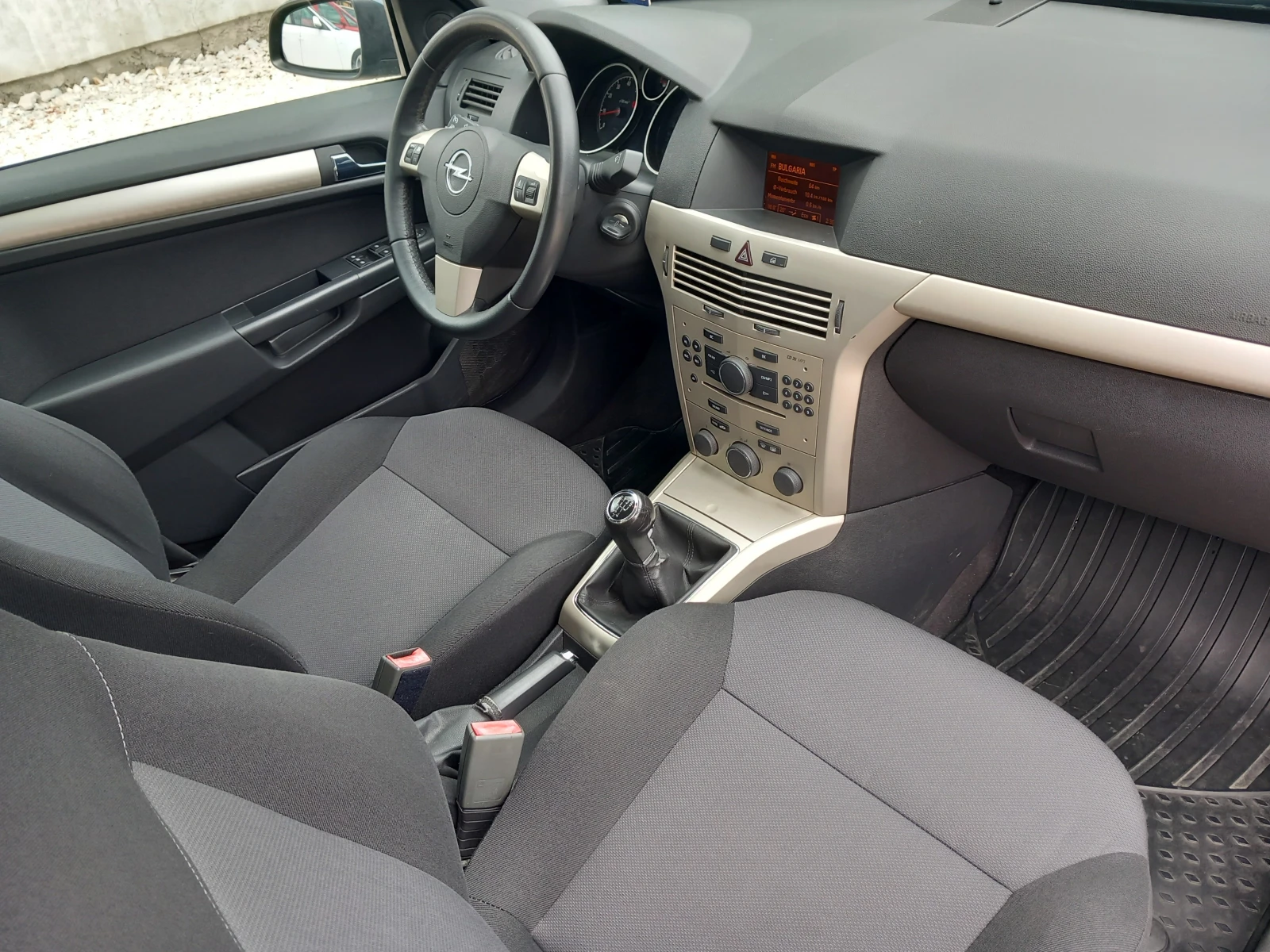 Opel Astra 1.4 Facelift AC, снимка 12 - Автомобили и джипове - 54892267