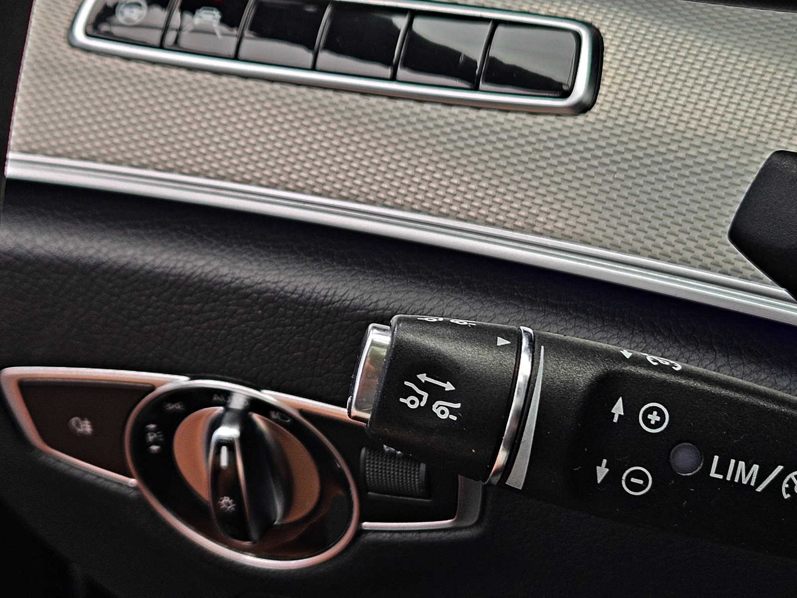 Mercedes-Benz E 220 AMG/DIGITAL/DISTR/PANO/360CAM/BURMESTER/ПОДГРЕВ/LI, снимка 11 - Автомобили и джипове - 55136091