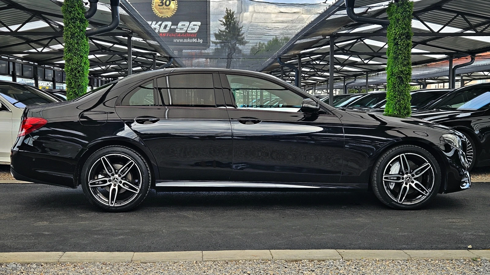 Mercedes-Benz E 220 AMG/DIGITAL/DISTR/PANO/360CAM/BURMESTER/ПОДГРЕВ/LI, снимка 4 - Автомобили и джипове - 55136091