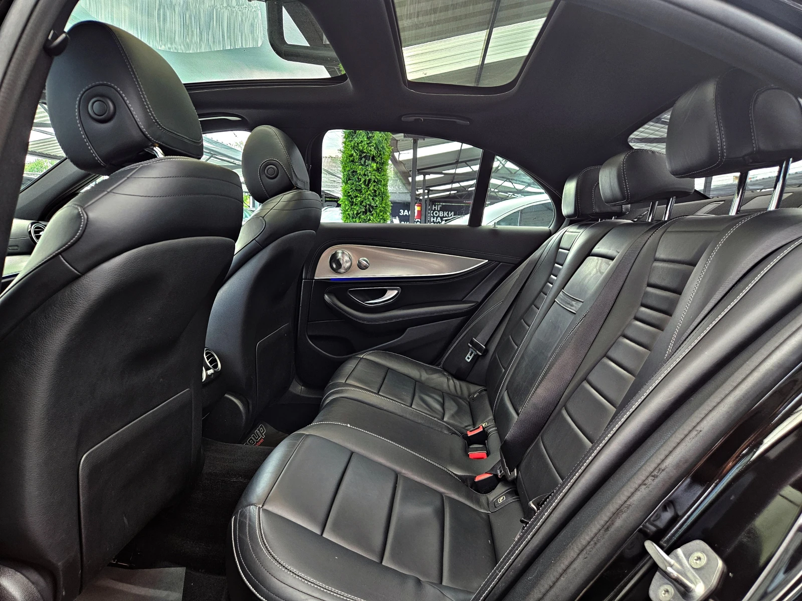 Mercedes-Benz E 220 AMG/DIGITAL/DISTR/PANO/360CAM/BURMESTER/ПОДГРЕВ/LI, снимка 16 - Автомобили и джипове - 55136091