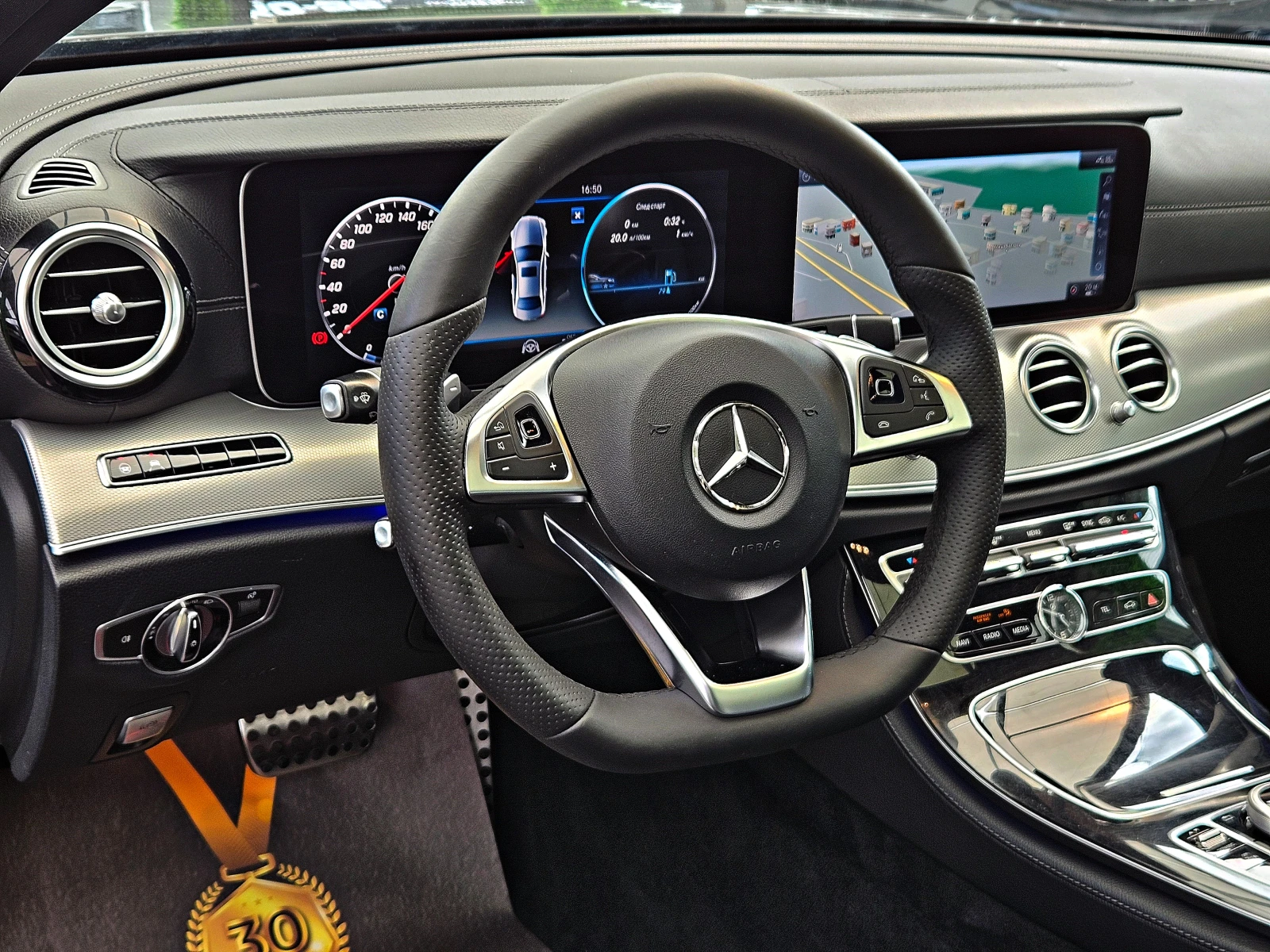 Mercedes-Benz E 220 AMG/DIGITAL/DISTR/PANO/360CAM/BURMESTER/ПОДГРЕВ/LI, снимка 10 - Автомобили и джипове - 55136091