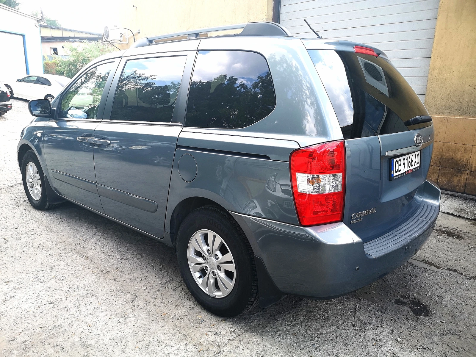 Kia Carnival 3, снимка 3 - Автомобили и джипове - 55998624